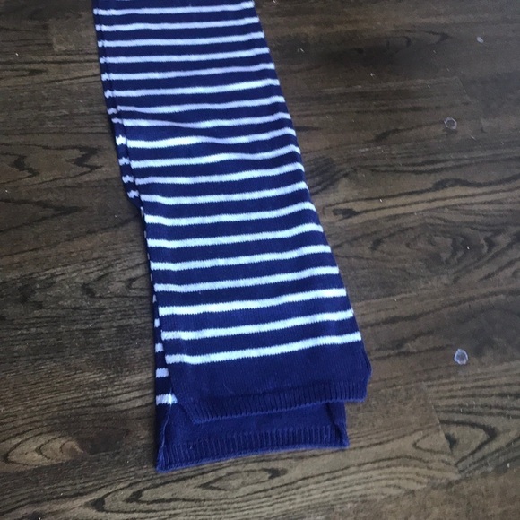 GAP NWOT navy and white scarf - Picture 5 of 6